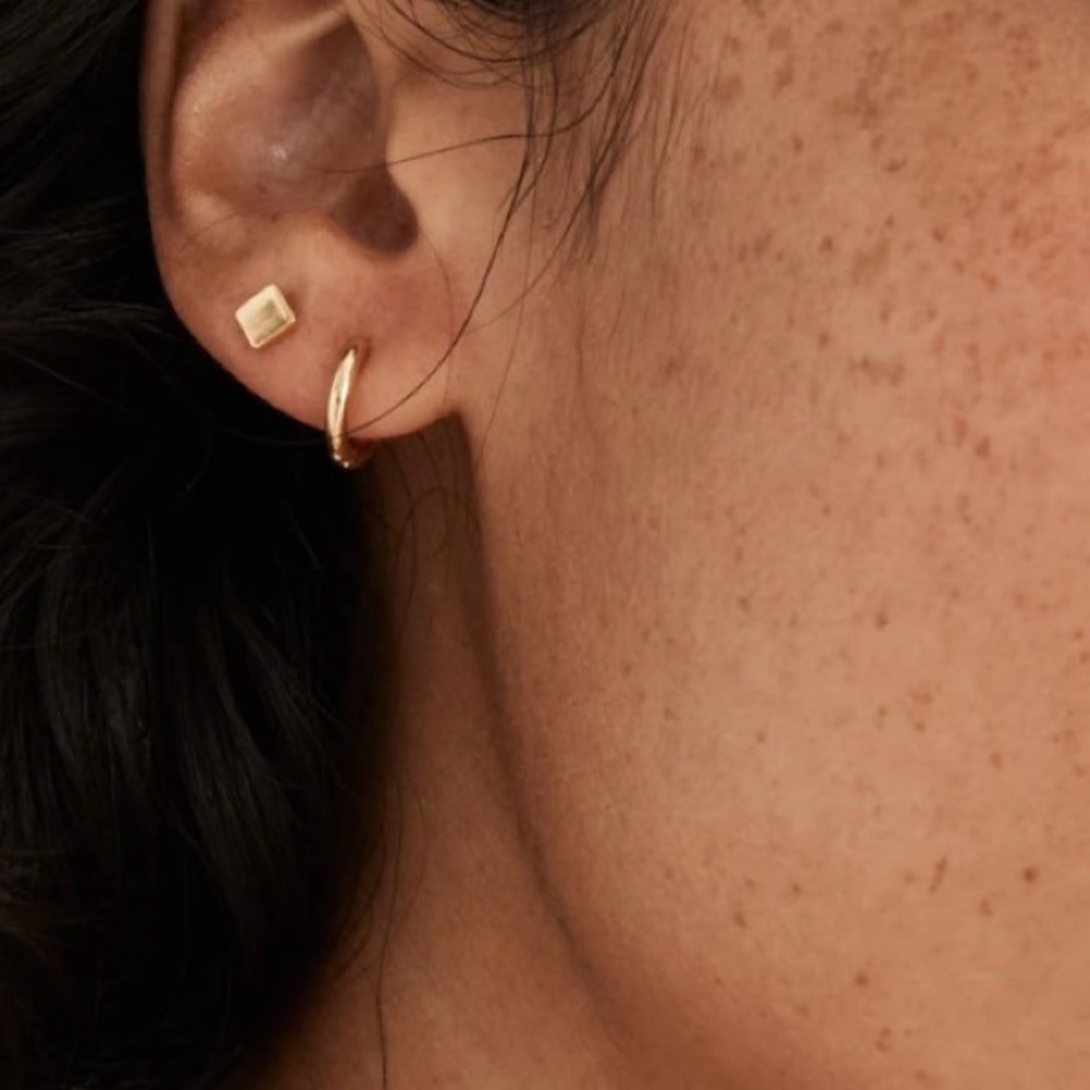 Madewell Demi-Fine Huggie Hoop Earrings New - Picture 3 of 11